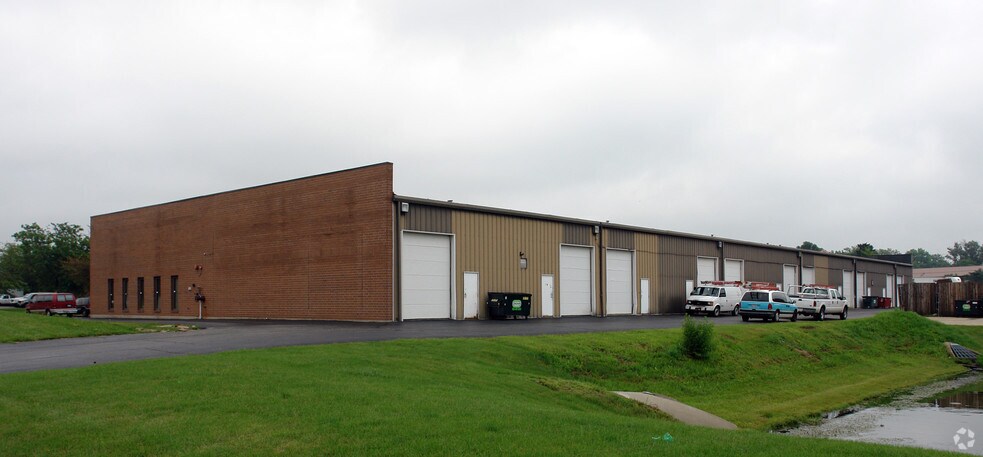 More Photos Of 1413 Sherman Rd, Romeoville Warehouse For Lease