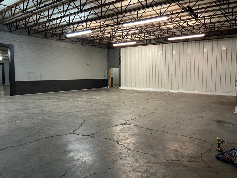 More Photos Of 4744 Singleton Station Rd, Louisville Distribution For Lease