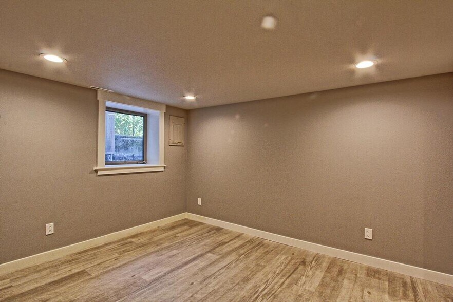 More Photos Of 215 NE 30th Ave, Portland Multifamily For Sale