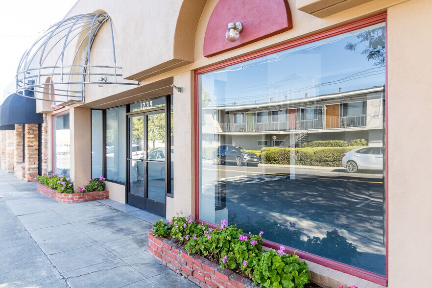 More Photos Of 1239 Laurel St, San Carlos Storefront For Sale