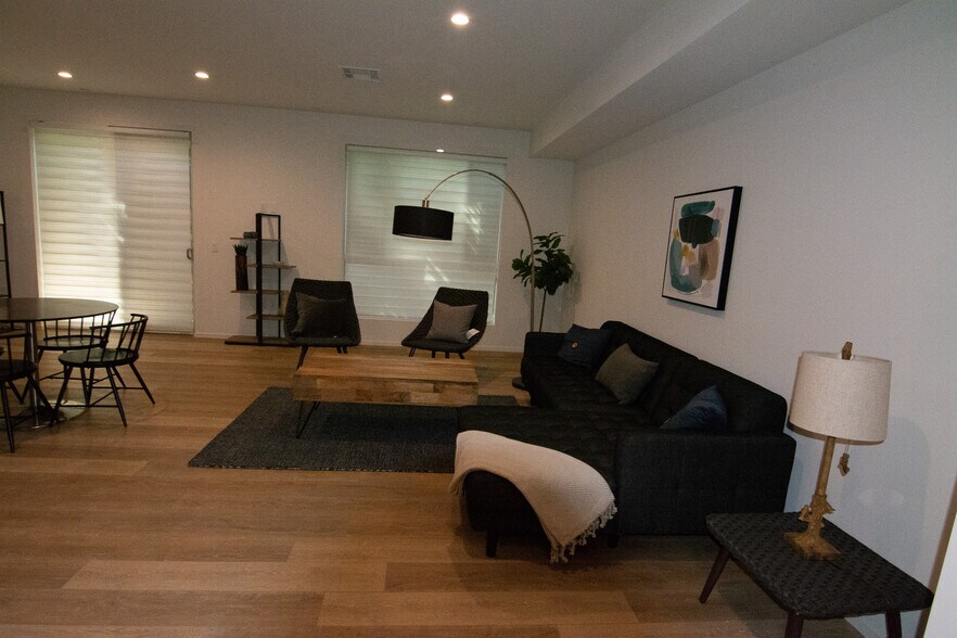 More Photos Of 2006 S Corning St, Los Angeles Apartments For Sale