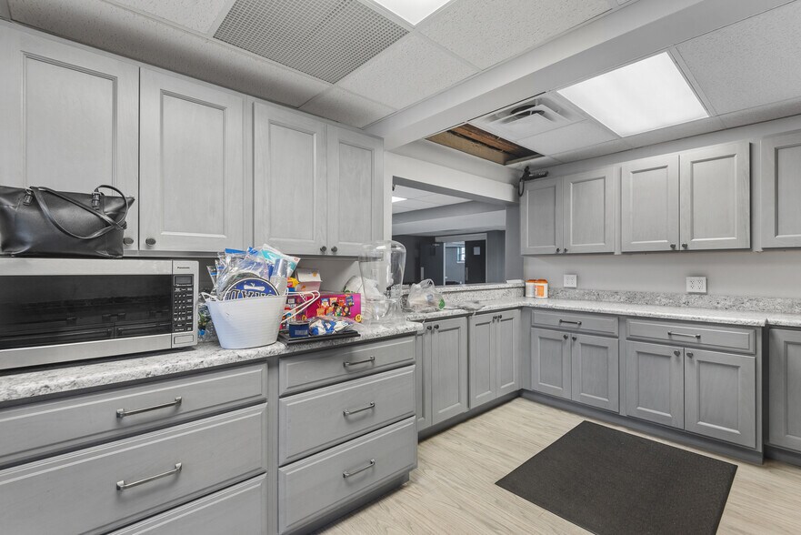 More Photos Of 2450 Pontoon Rd, Granite City Religious Facility For Sale