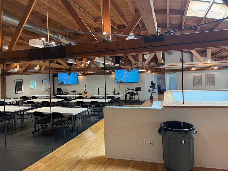 More Photos Of 2254 S Sepulveda Blvd, Los Angeles Loft Creative Space For Lease