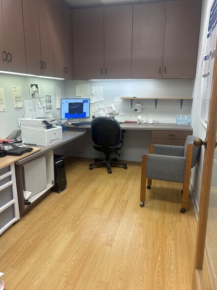 More Photos Of 5567 Reseda Blvd, Tarzana Medical For Sale
