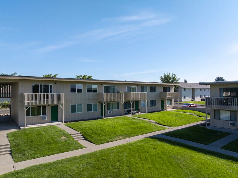 More Photos Of 925 E 18th Ave, Ellensburg Apartments For Sale