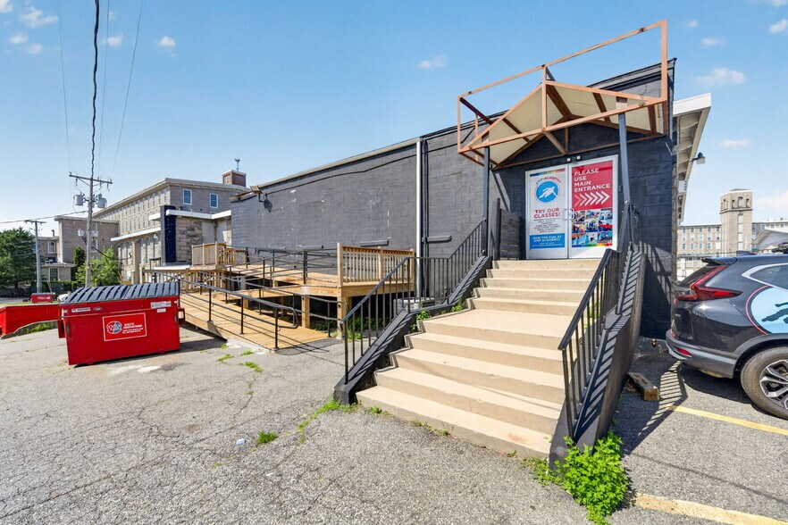 More Photos Of 418 Quequechan St, Fall River Light Manufacturing For Sale