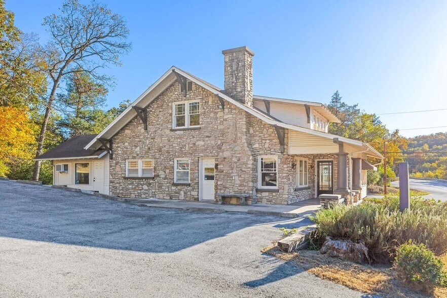 More Photos Of 1405 S Business Highway 65, Hollister Office Residential For Sale