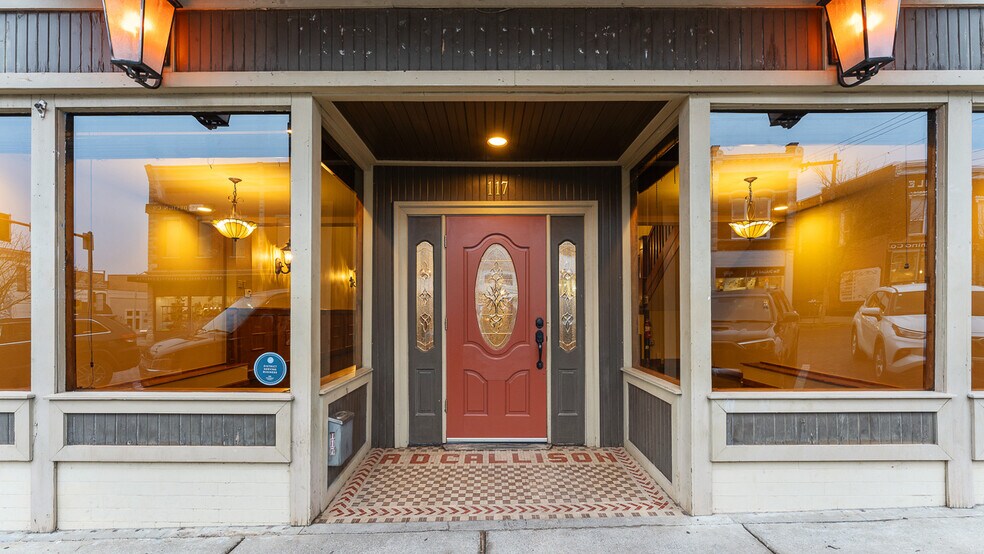 More Photos Of 117 W Walnut St, Rogers Restaurant For Lease