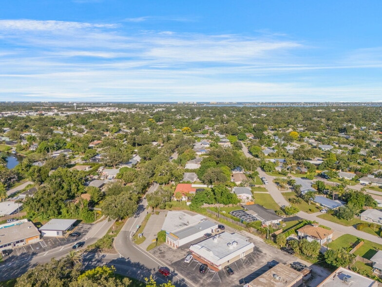 More Photos Of 3160 Southgate Cir, Sarasota Freestanding For Sale
