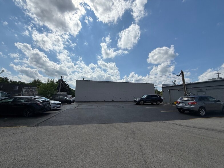 More Photos Of 301 W Northwest Hwy, Barrington Fast Food For Sale