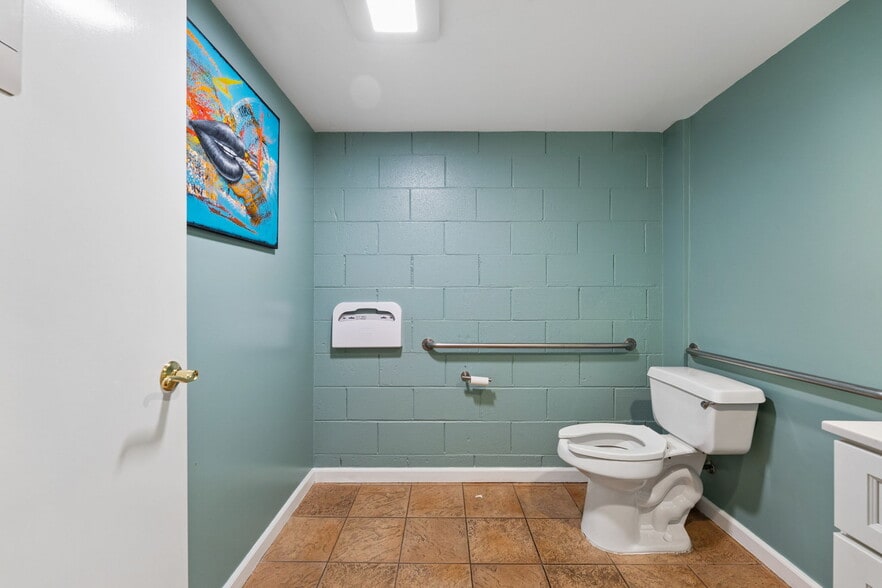 More Photos Of 825-829 27th Ave, Oakland Manufacturing For Sale