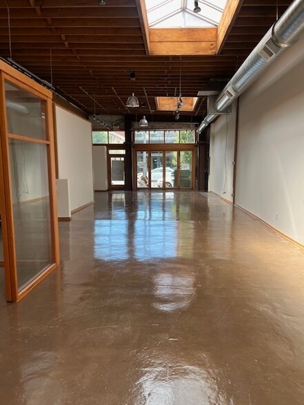 More Photos Of 528 NW 11th Ave, Portland Storefront For Lease