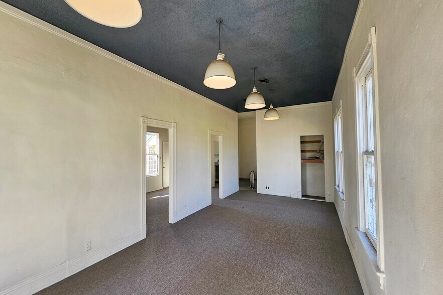 More Photos Of 1101 W Burbank Blvd, Burbank Office Residential For Lease