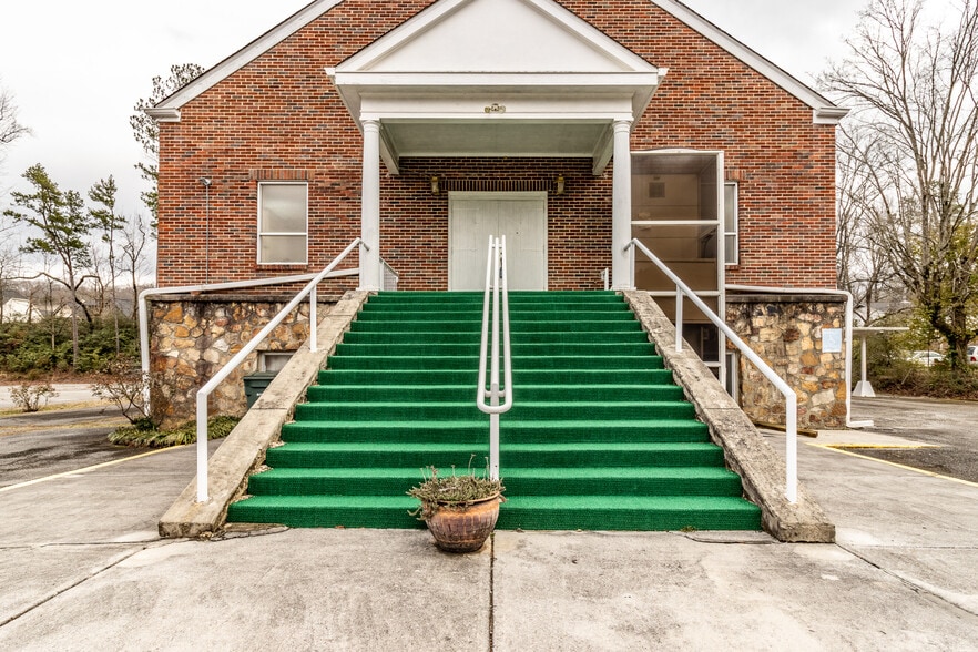 More Photos Of 5502 Dayton Blvd, Chattanooga Religious Facility For Sale