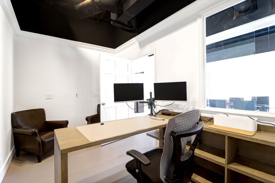 More Photos Of 182-184 E Bay St, Charleston Storefront Retail Office For Sale