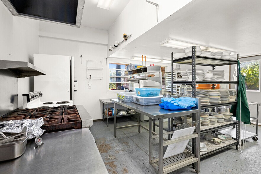 More Photos Of 60445 E Summit Rd W, Ashland Lodge Meeting Hall For Sale