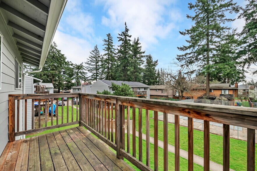 More Photos Of 16300-16400 E Burnside St, Gresham Apartments For Sale