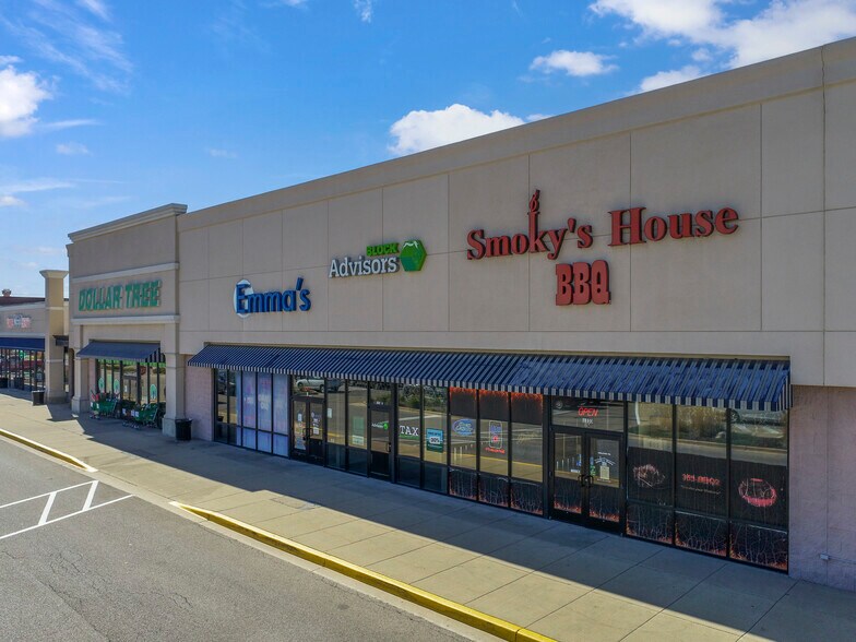 More Photos Of 1201-1335 Savoy Plaza Ln, Savoy General Retail For Lease