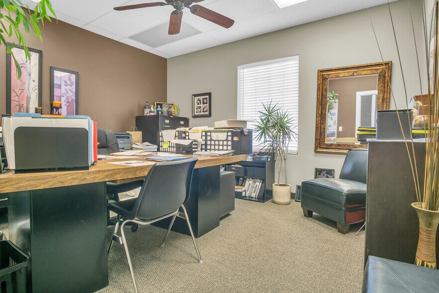More Photos Of 5308 Parklane Dr, Kearney Serviced Offices For Sale