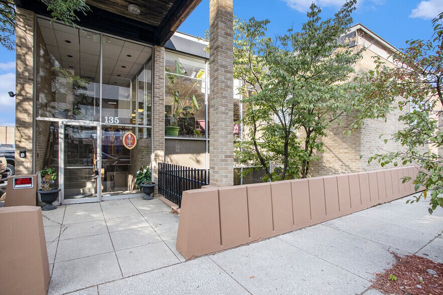 More Photos Of 135 N Church St, Kalamazoo Office Residential For Sale