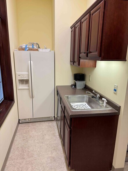 More Photos Of 4125 Glass Rd NE, Cedar Rapids Office For Sale