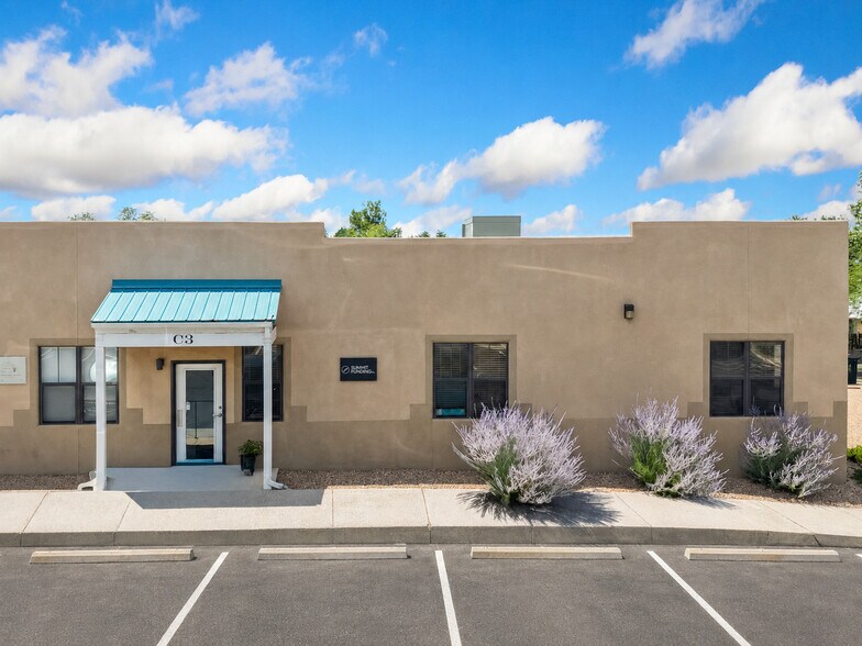 Primary Photo Of 3600 Rodeo Ln, Santa Fe Medical For Sale