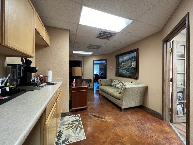 More Photos Of 2281 N Masch Branch Rd, Denton Office For Lease