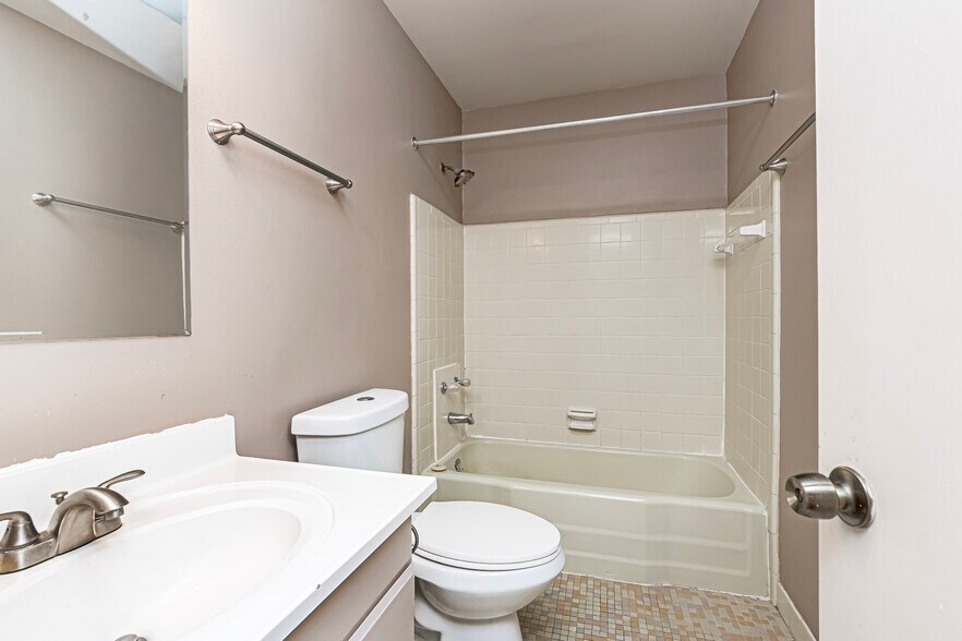 More Photos Of 901 Saint Rose Ave, Baton Rouge Apartments For Sale