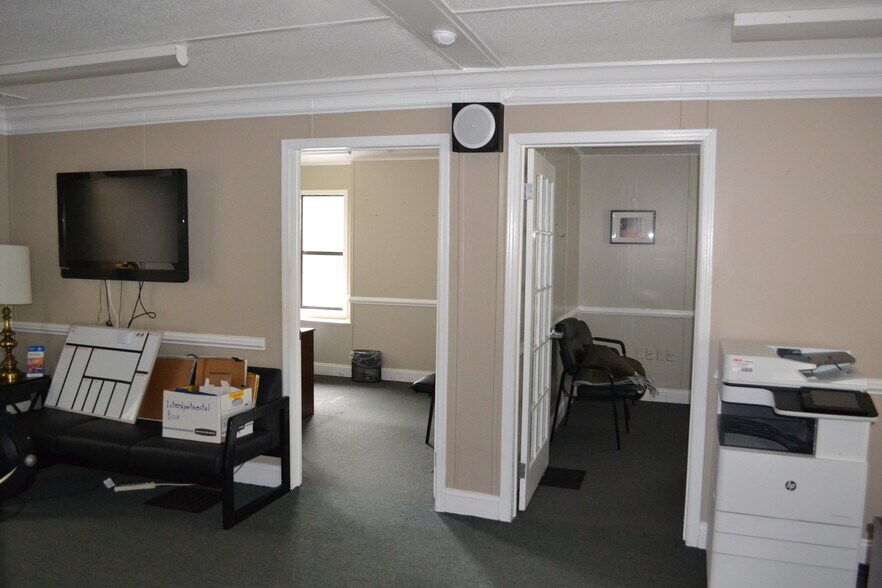 More Photos Of 4028 Hanover Pike, Manchester Auto Repair For Sale