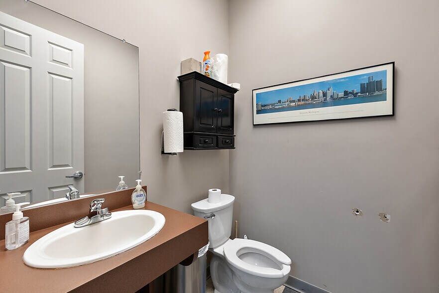 More Photos Of 16955-16957 18 Mile Rd, Clinton Township Office For Lease