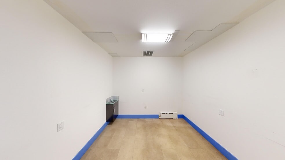 More Photos Of 194 Nassau Ave, Brooklyn Storefront Retail Office For Lease