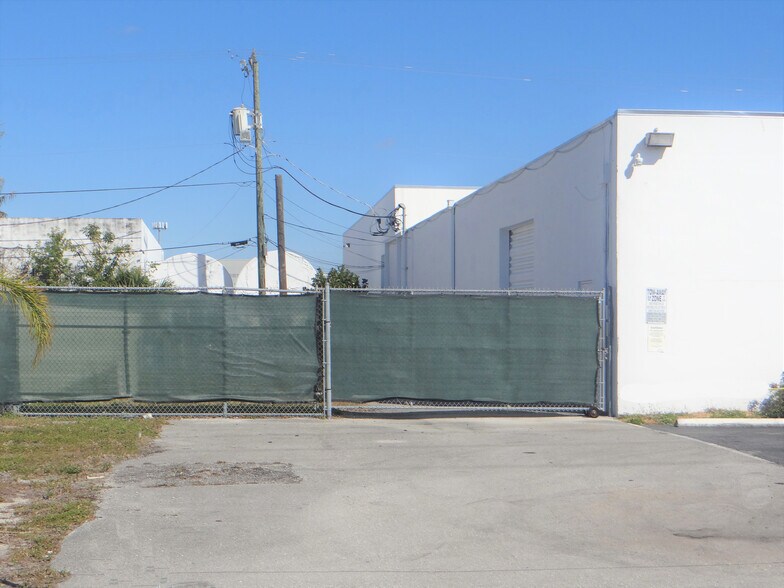 Primary Photo Of 245 SW 33rd St, Fort Lauderdale Warehouse For Lease