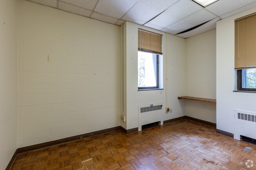 More Photos Of 110 E Warren Ave, Detroit Medical For Lease