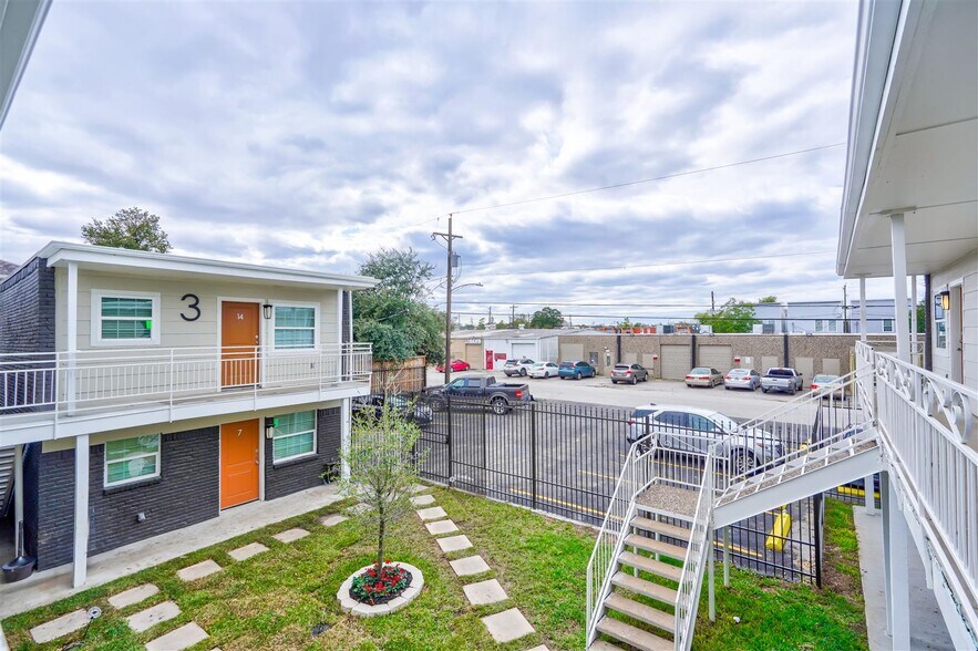 More Photos Of 1824 Thonig Rd, Houston Apartments For Sale