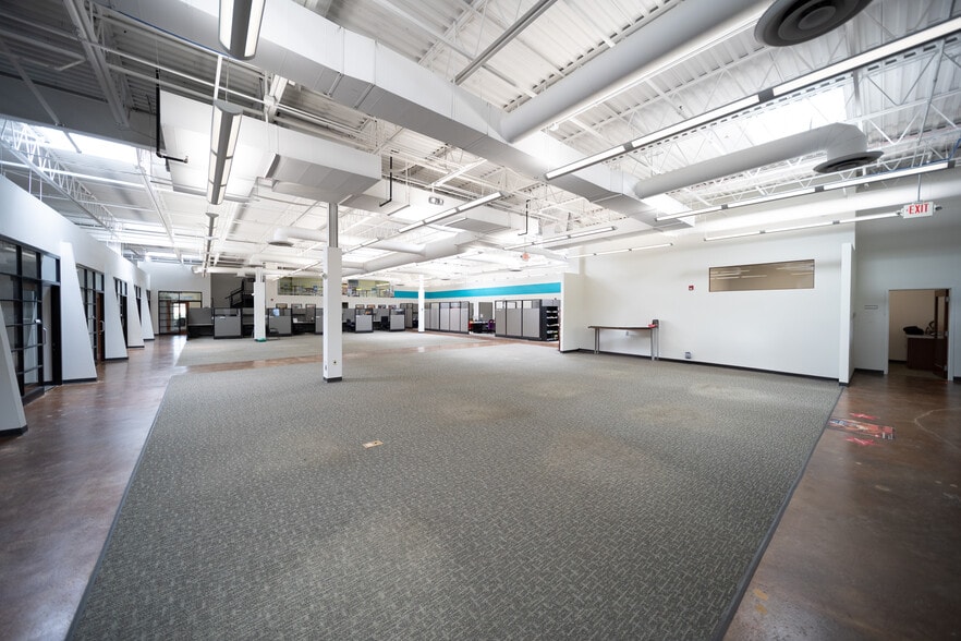More Photos Of 835 Sharon Dr, Westlake Office For Sale