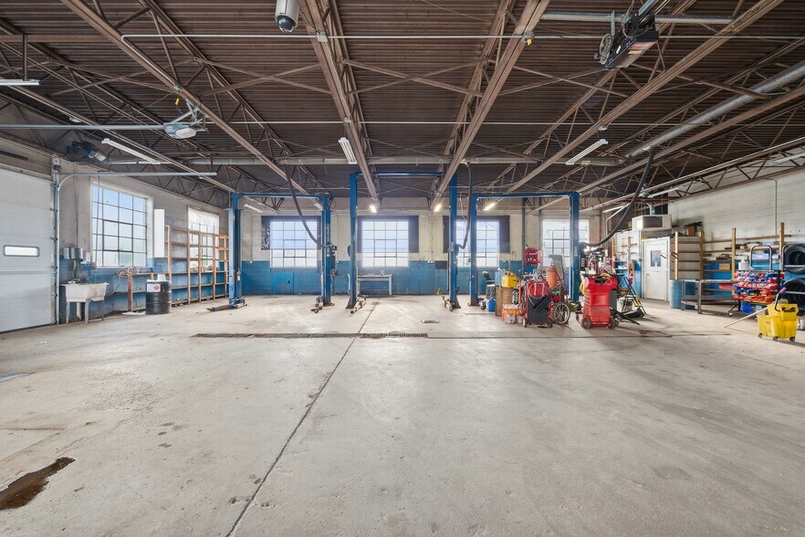 More Photos Of 702 Charles St, Galion Auto Dealership For Sale