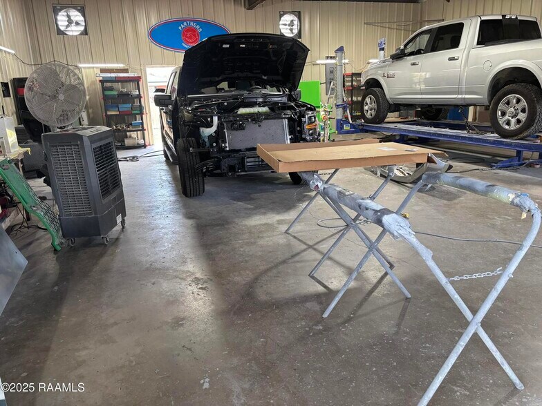 More Photos Of 1312 W Admiral Doyle Dr, New Iberia Industrial For Sale
