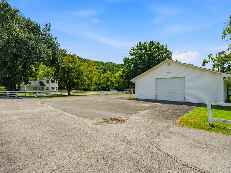 More Photos Of 1063 Louisville Hwy, Goodlettsville Flex For Sale