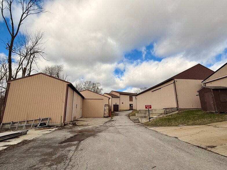 More Photos Of 13080 Cambridge Springs Rd, Edinboro Freestanding For Sale