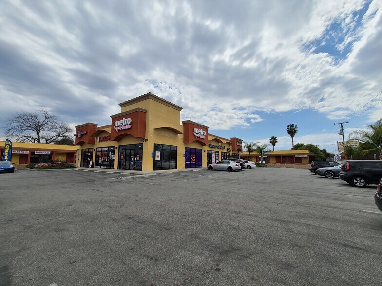 More Photos Of 15008-15010 Mulberry Dr, Whittier Freestanding For Sale