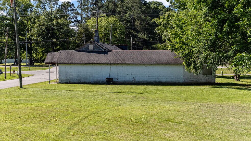 More Photos Of 300 W North Main St, Littleton General Retail For Sale