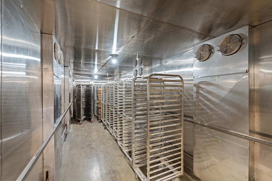 More Photos Of 2614-2616 Temple Heights Dr, Oceanside Warehouse For Sale