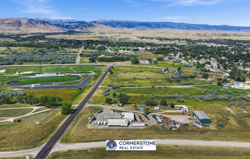 More Photos Of 1121 S Main St, Buffalo Service Station For Sale