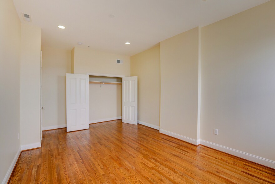More Photos Of 2116-2118 Saint Paul St, Baltimore Apartments For Sale