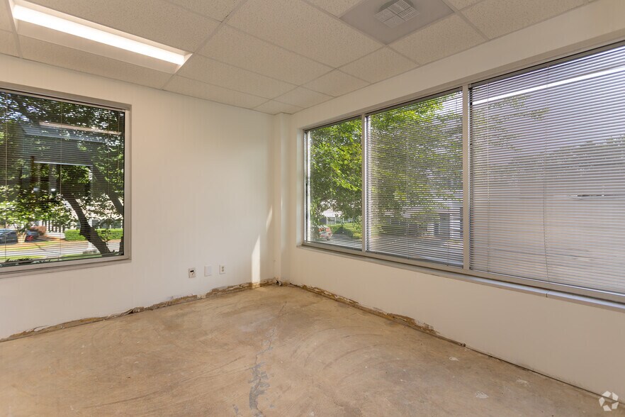 More Photos Of 5100 Reagan Dr, Charlotte Unknown For Lease