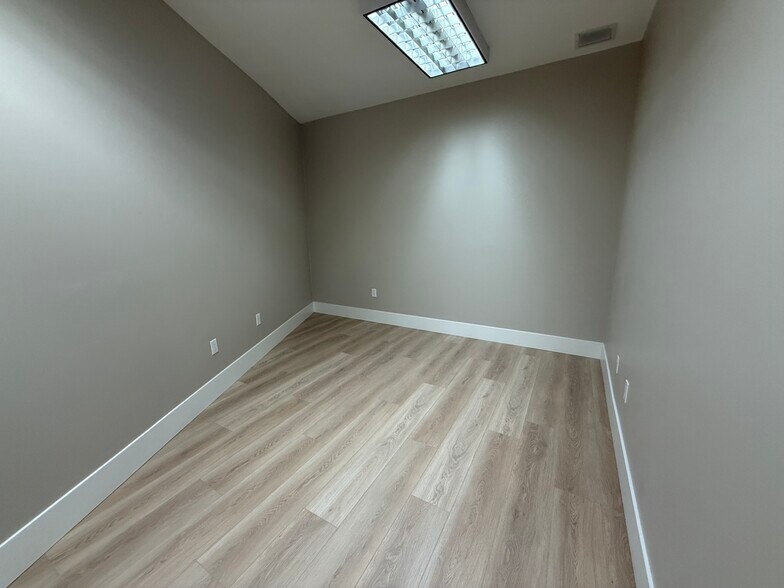 More Photos Of 450 S Lone Hill Ave, San Dimas Warehouse For Lease
