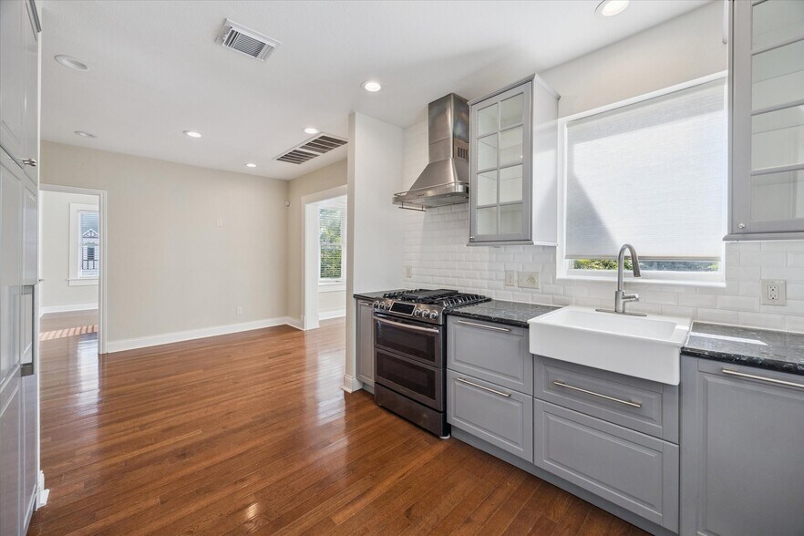 More Photos Of 1220 W Gray St, Houston Apartments For Sale