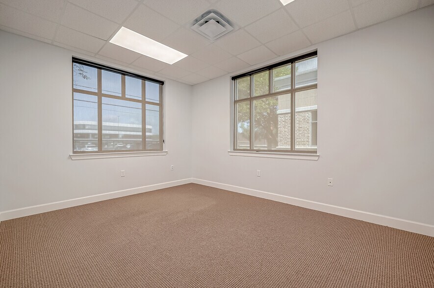 More Photos Of 16000 Park Ten Pl, Houston Medical For Lease