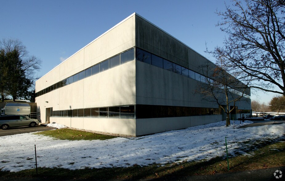 More Photos Of 20 Western Blvd, Glastonbury Office For Lease