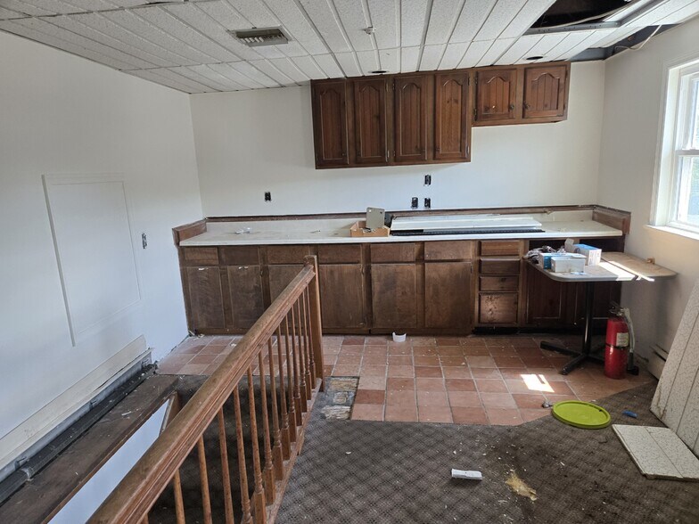 More Photos Of 360 Us-46, Mountain Lakes Freestanding For Sale